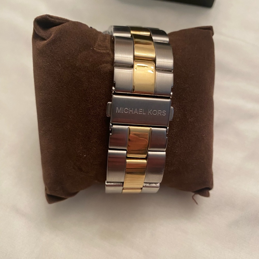 Michael Kors Watch - Picture 3 of 7